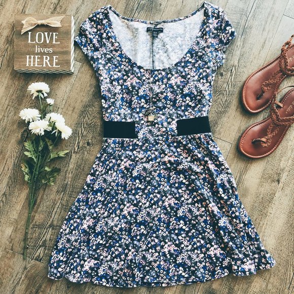 Charlotte Russe Dresses & Skirts - PRICE DROP! Strapless Corset Summer Floral Dress